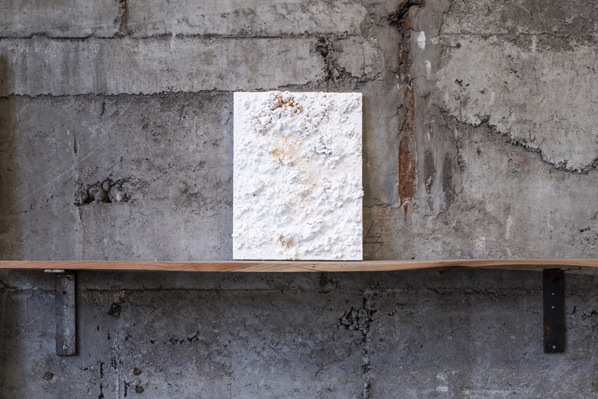 배서영_무제_철가루ﾠ및ﾠ혼합매체_61.5x46cm_2019