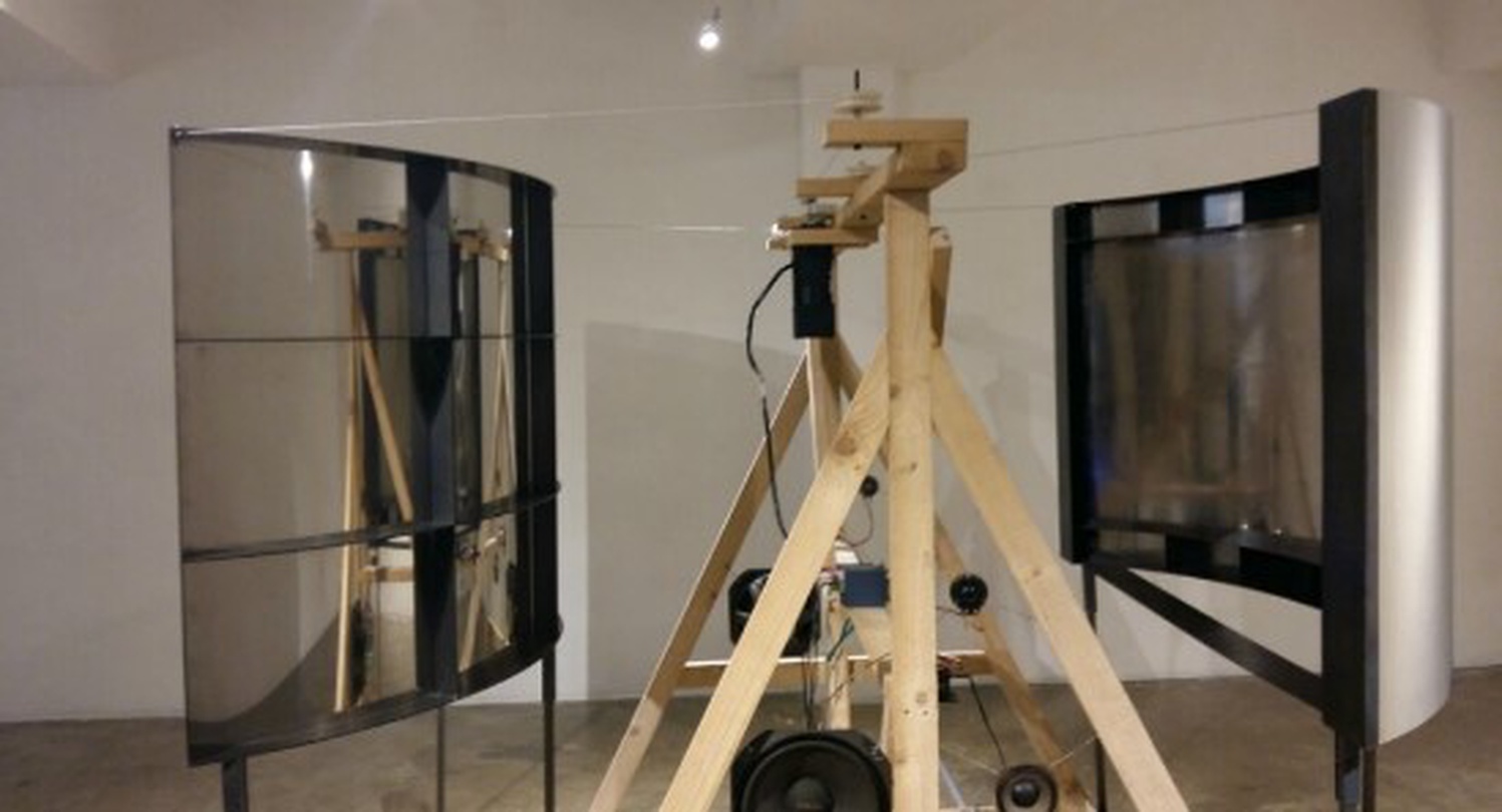 조융희_Kinetic mirror - Virtual window_ speaker, wood, sound_ Installation. 2016.