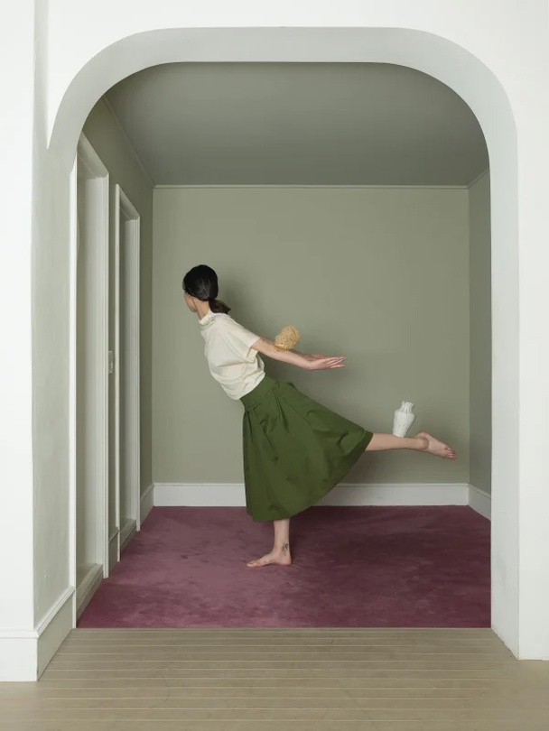 장성은 개인전: 따뜻한 검은 돌멩이 WARM AND BLACK STONE