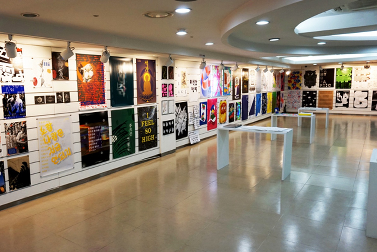 Un-official : 비공식의 단체전