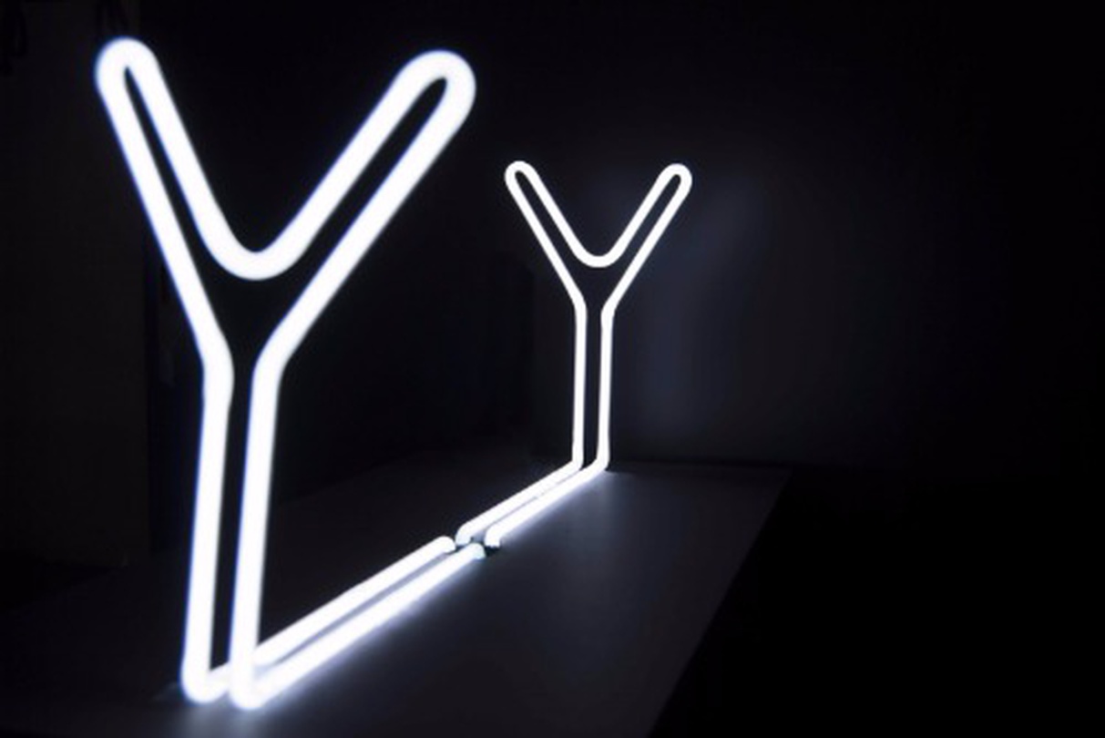 로와정_네온_네온, 레나인센스, 합판, 30x120x30 cm, 2016