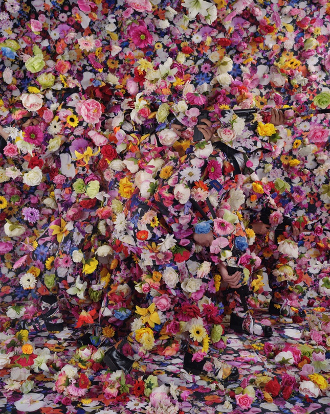 이용백 <Angel Soldier_Photo 01> 2011 225x180cm C-print 서울시립미술관 소장