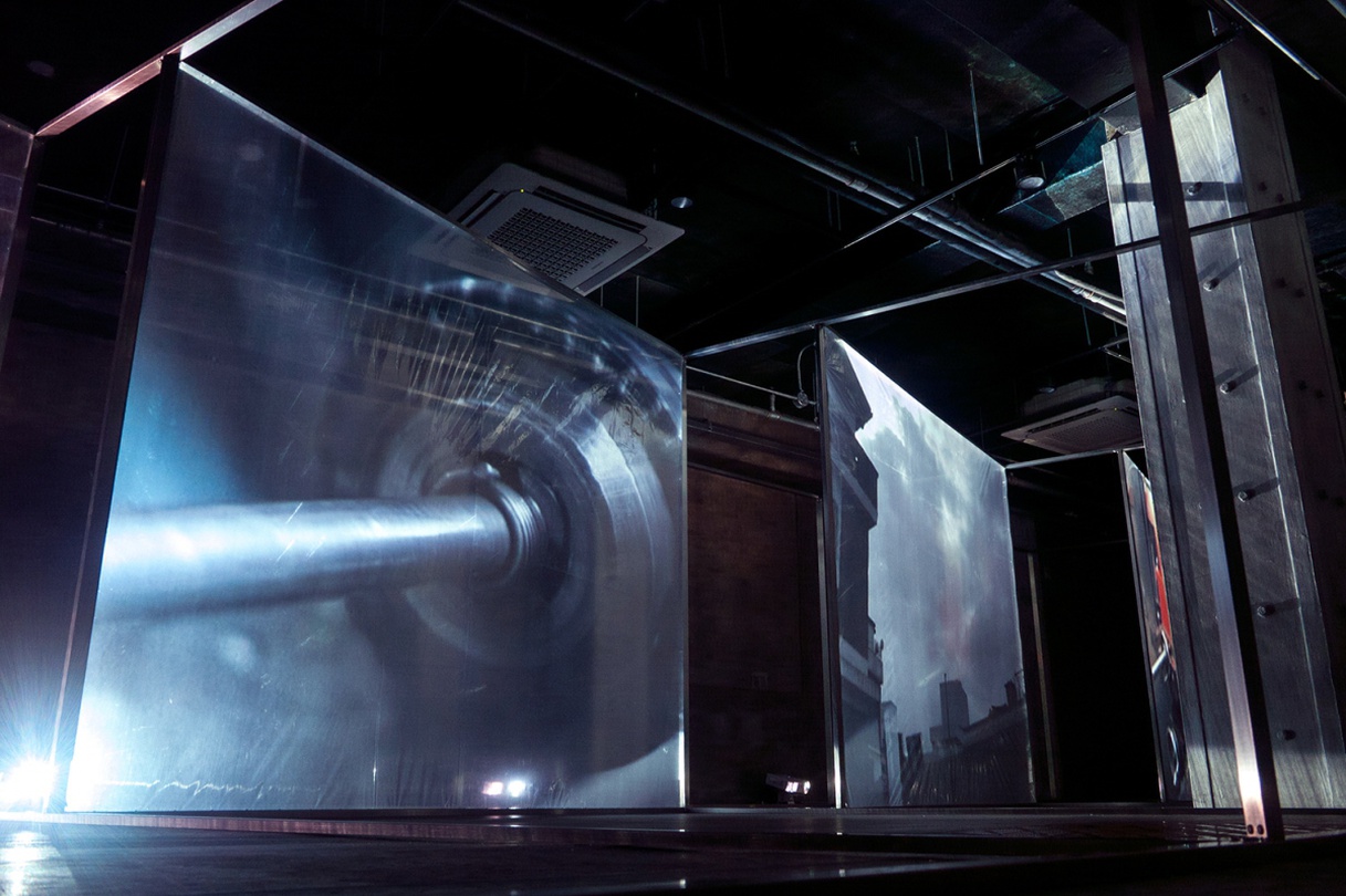 박경근, <청계천 메들리>, 단채널 영상 설치, 가변크기, 2010, 이미지 제공: 작가