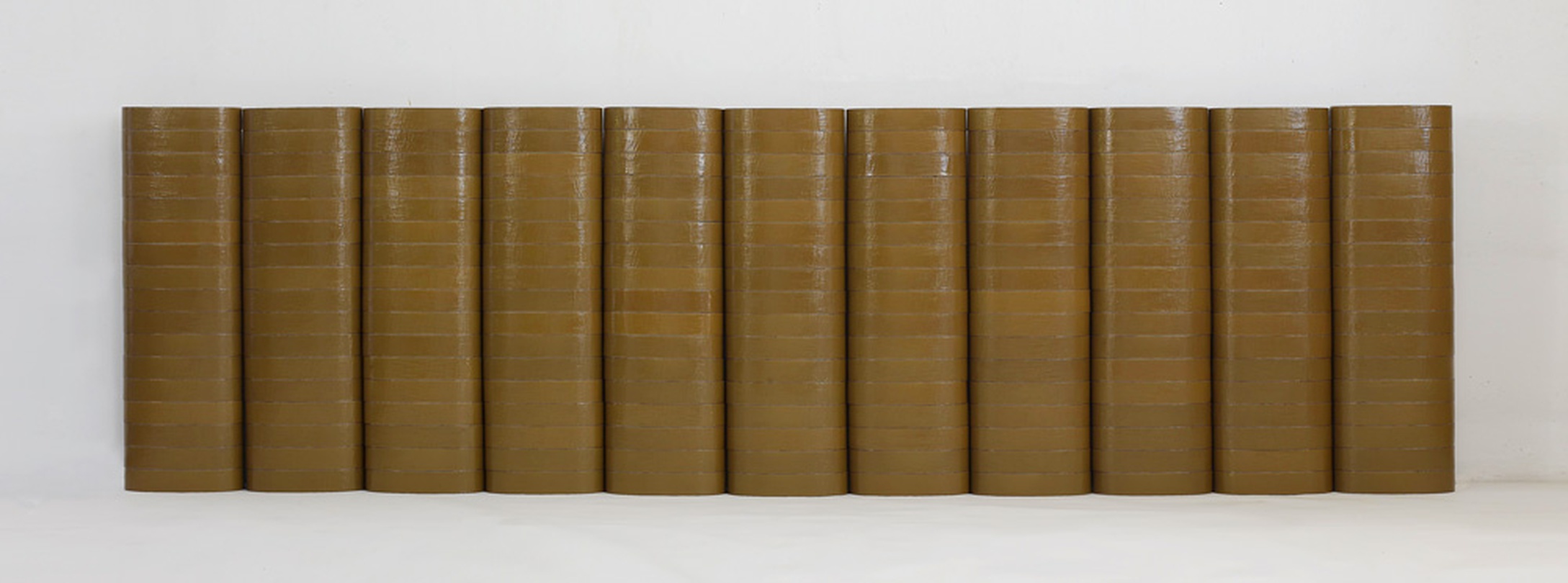 허명욱HUH Myoungwook_무제Untitled_2016_물푸레나무 함 위에 옻칠 Ottchil on ash tree containers_ 330 x 15 x 100.8 (h)cm