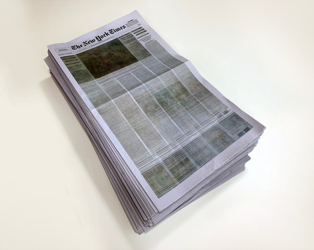 Charlie Hahn <A Stack of New York Times 2010>, 50x70x50_Installation, rotary print on newsprint paper, 2019