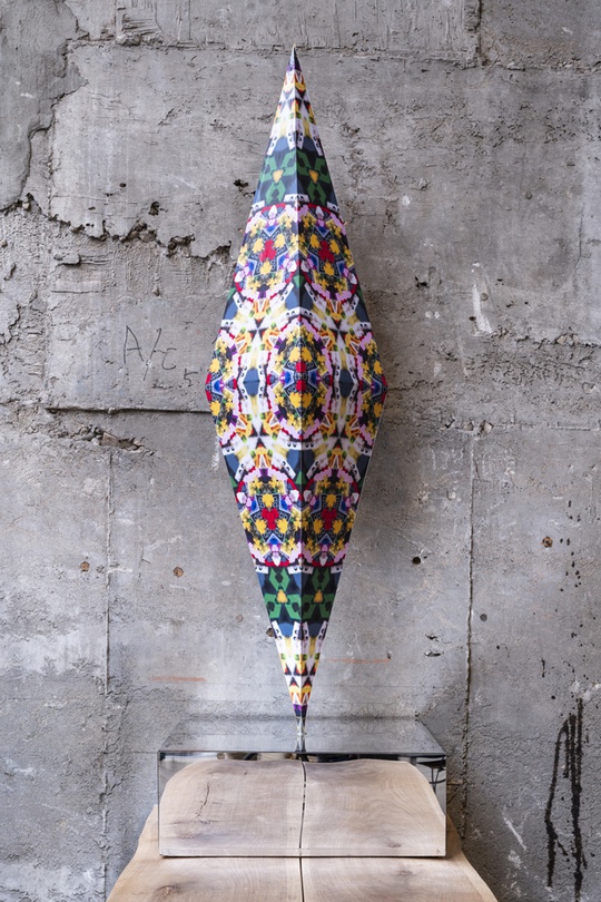 원동민_Octahedron_혼합매체_60x60x180cm_2020