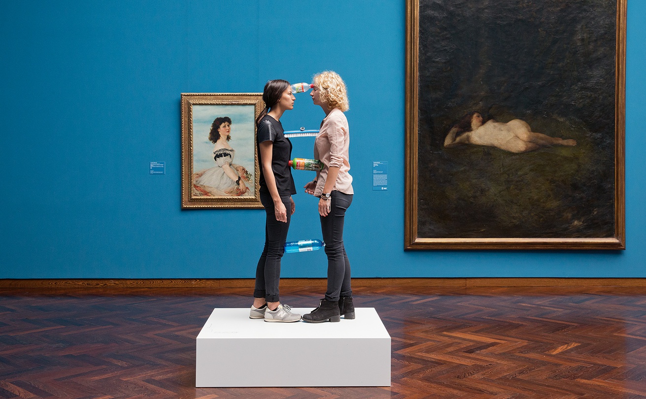 Organisation of Love, 2007, Pedestal, mixed media, instruction drawing performed by the public, Collection of Tate, Photo: Wolfgang Guenzel