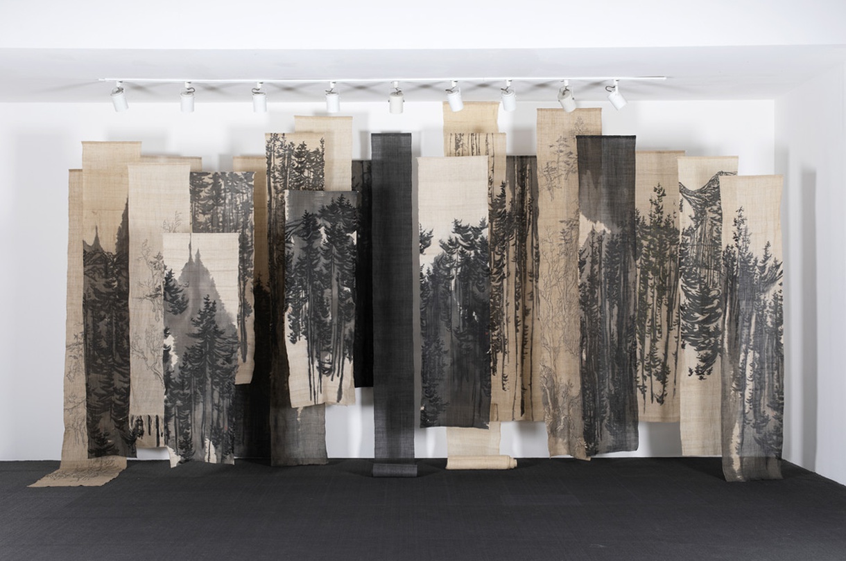 윤영경, Beyond 14, 천에 수묵, 가변크기, 2019