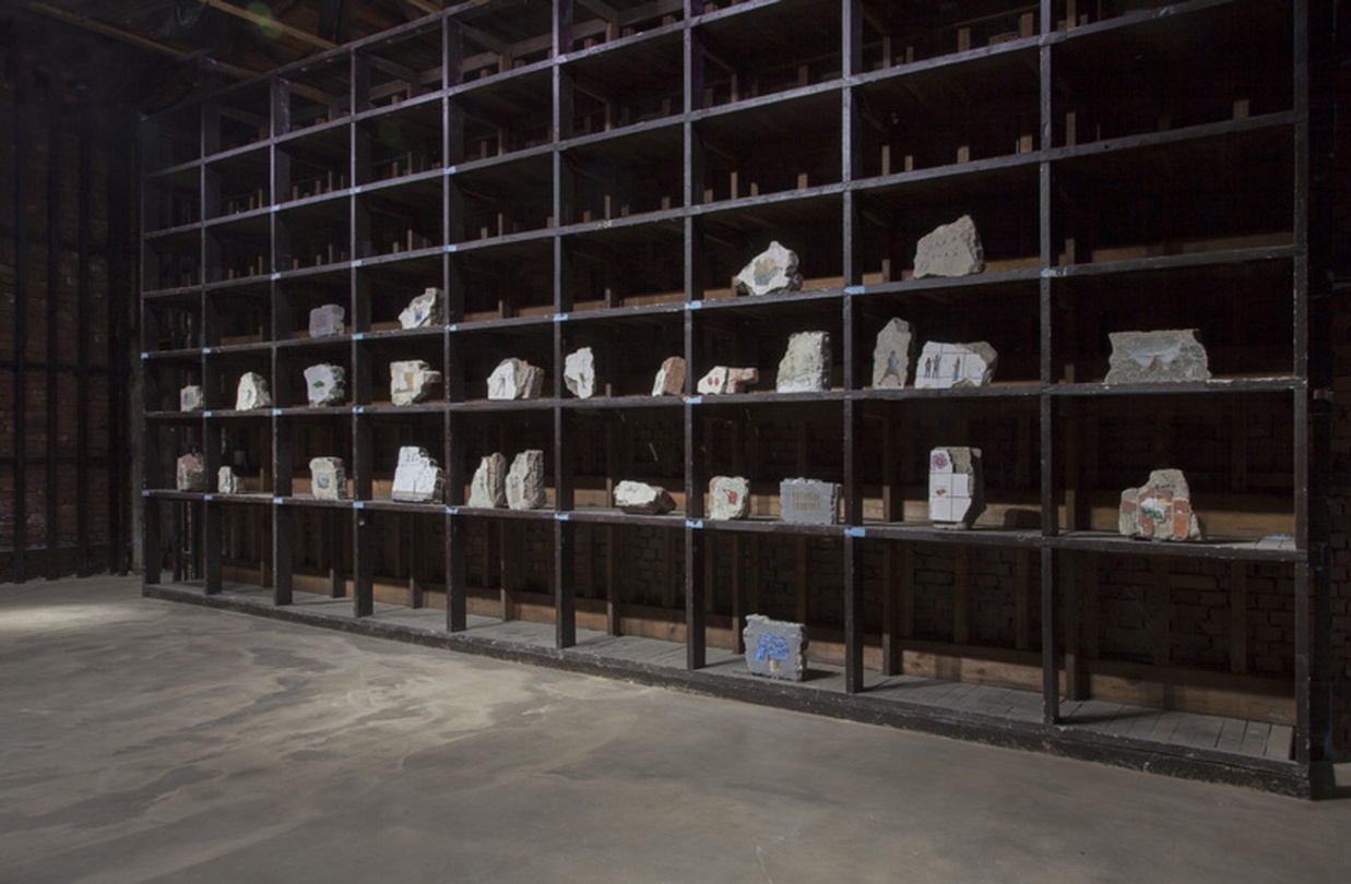 이정형 벽화 부서진벽 위에 아크릴 가변크기 2015-2016