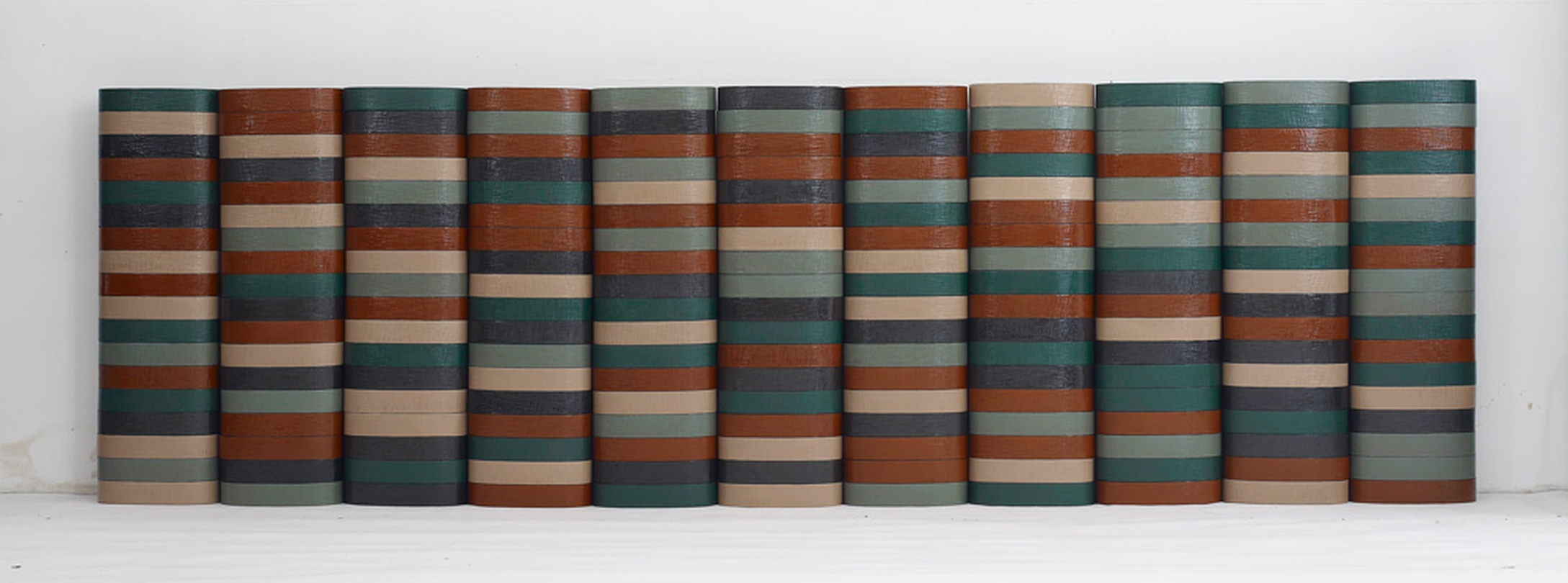 허명욱HUH Myoungwook_무제Untitled_2016_물푸레나무 함 위에 옻칠 Ottchil on ash tree containers_ 330 x 15 x 100.8 (h)cm