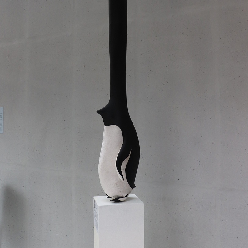 Takashi Kuribayashi, Penguin, 164×32×32cm, cloth, diving suit, 2011