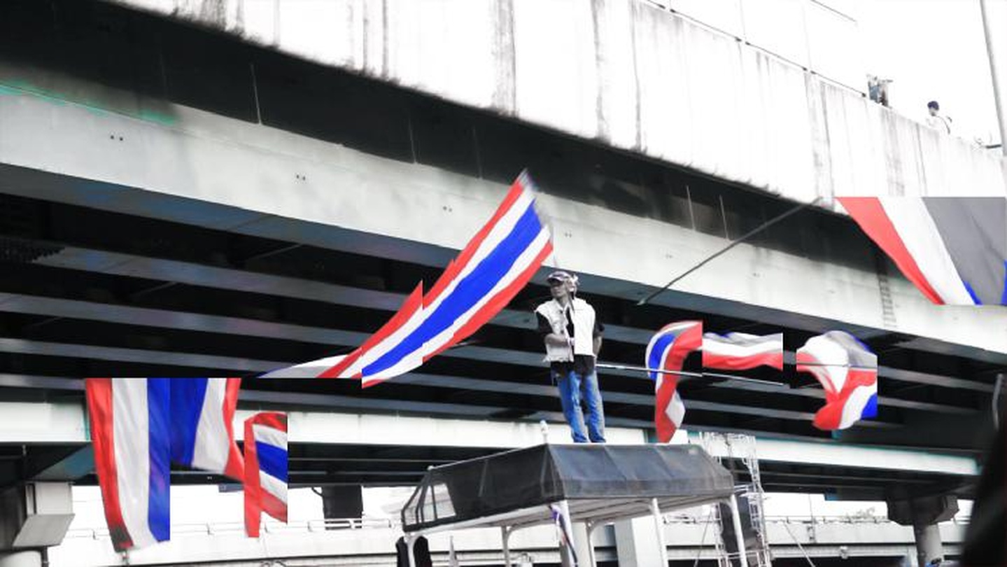 16 x 9 캡슐 16 X 9 CAPSULE 우틴 찬사타부트 Wuttin Chansataboot Thailand/2014/6’40”/B&W/color