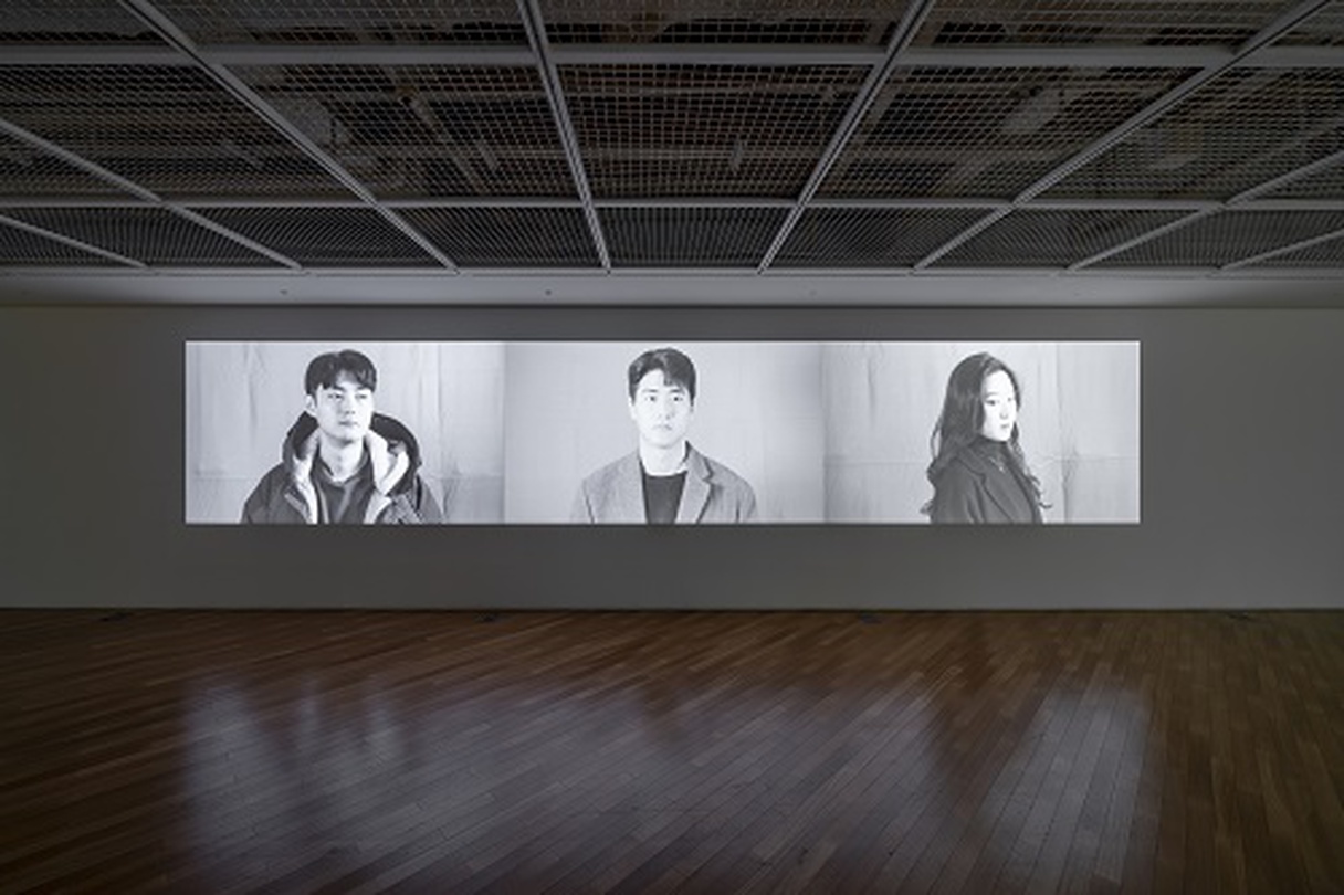 피와 뼈가 에이는 밤, 2019 Three channel video 21min 34sec