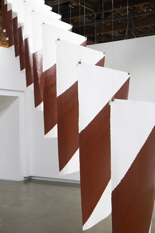 변상환, 라이브 러스트-만자왕(萬磁王), 2020, 방청페인트, 종이, 형강 활자 인쇄 (사진촬영: 변상환)