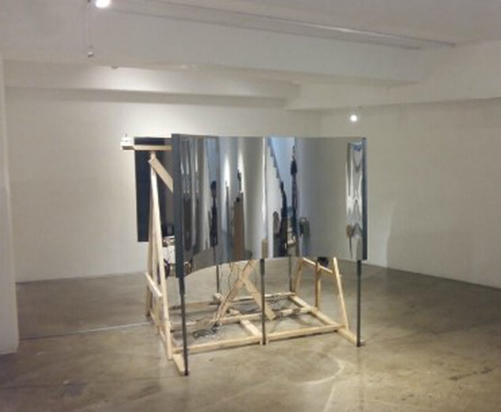 조융희_Kinetic mirror - Virtual window_ speaker, wood, sound_ Installation. 2016.