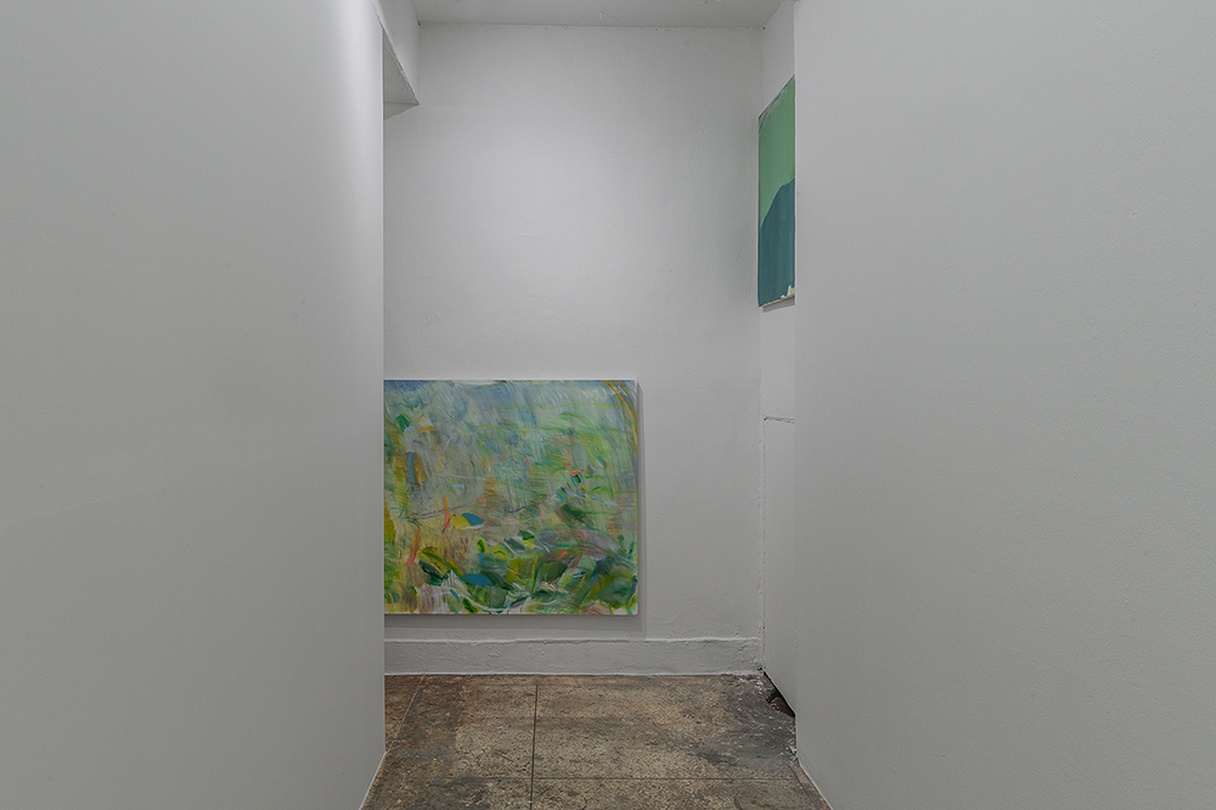 (좌) 최윤희, 빛 물, 2021, oil on canvas, 112.1×162.2cm (우) 최윤희, 숨(1), 2021, oil on canvas, 91×91cm 촬영: CJY ART STUDIO