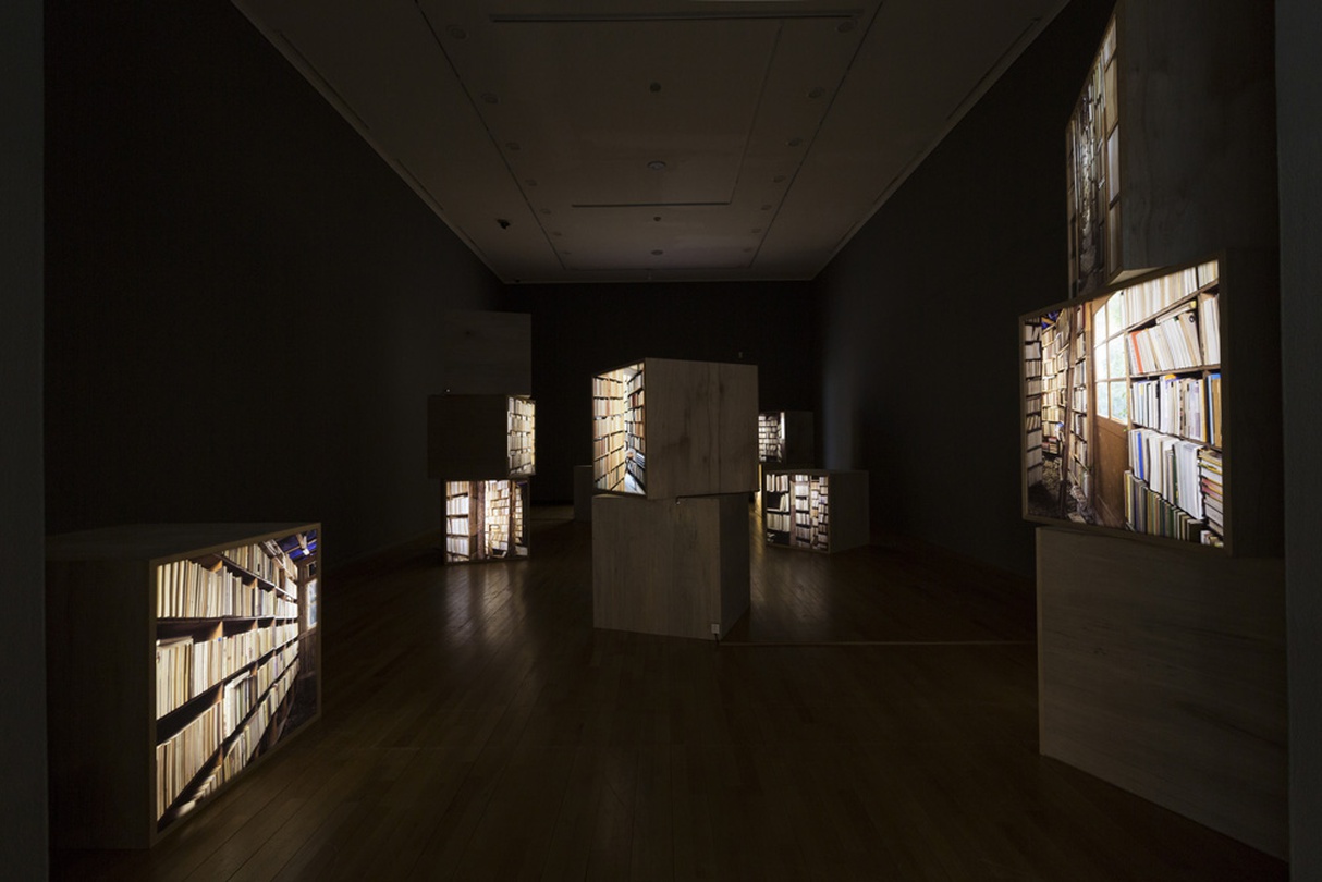 김기성_침묵의 서책들_The Silent Book_잉크젯프린트,라이트박스_2016