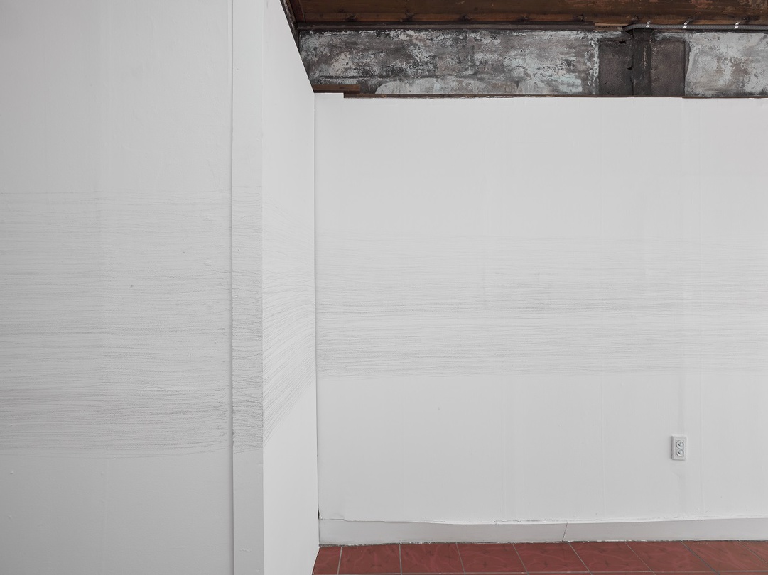 임시공간에서 동인천 골목까지 걷기, 2022, 벽 위에 연필_1