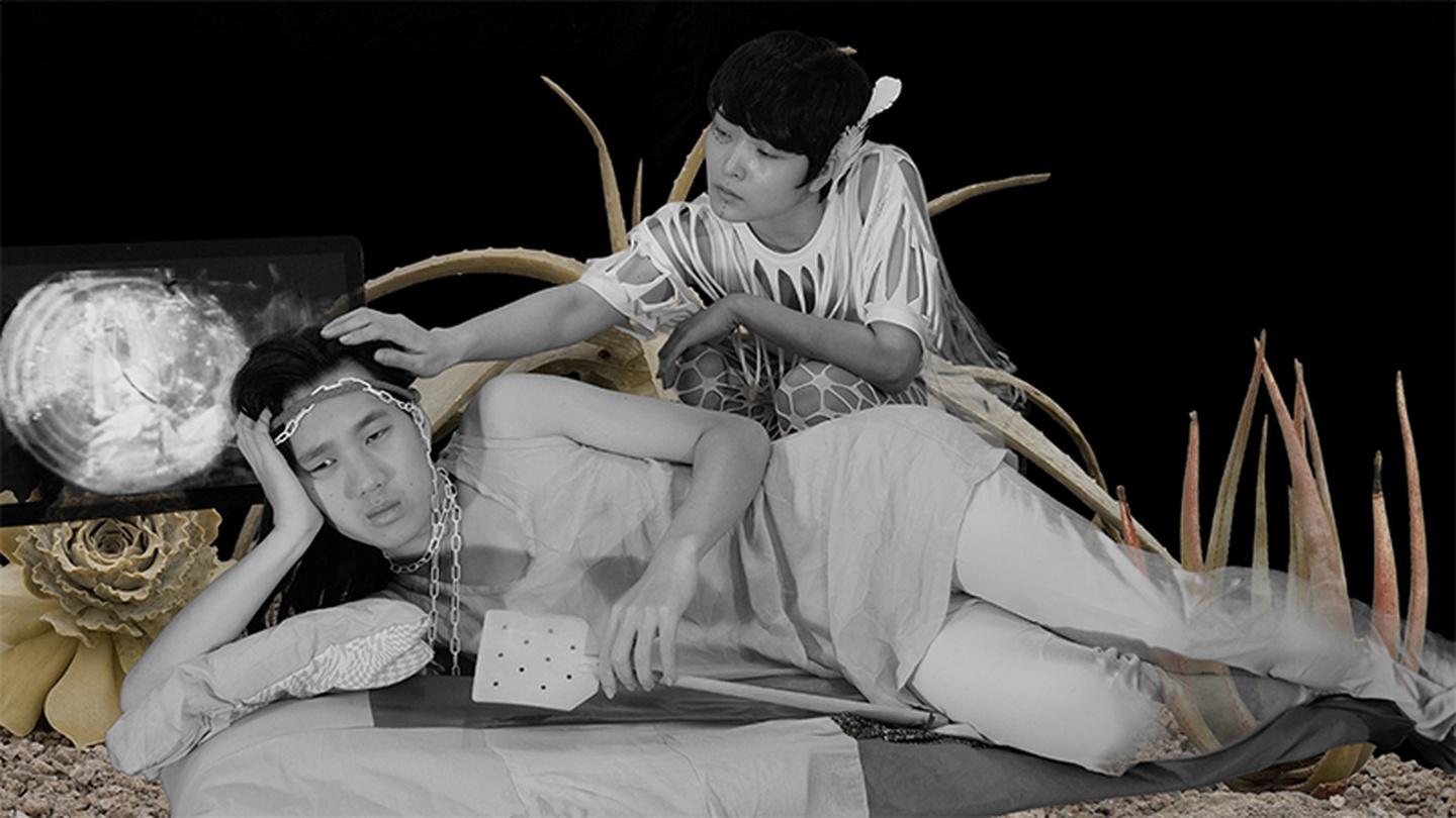 「엇갈린 신(들)」 (2015) 단채널 4K, HD 변환, 16:9, 색, 소리, 10분 42초