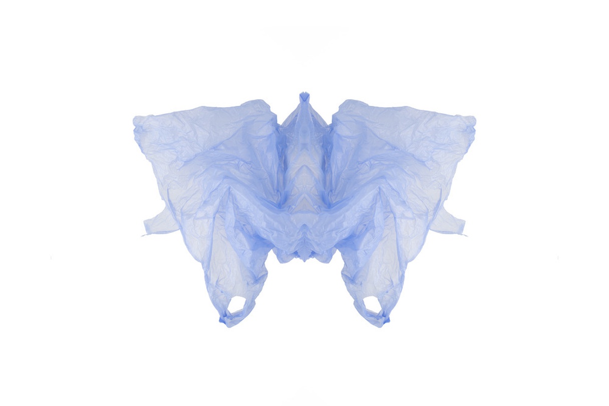 한경우 Plastic Rorschach Blue 1 2014  digital C print  150x100cm