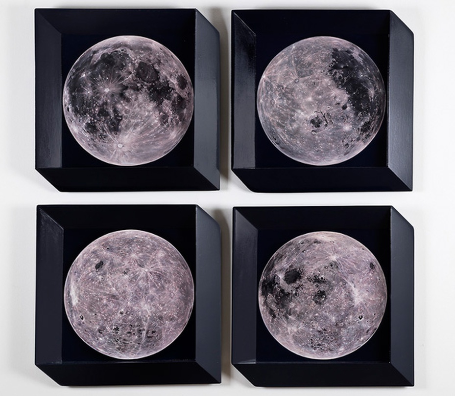 이경미_Moon_ Oil on constructed birch panel_55x55x7cm(each)_2017