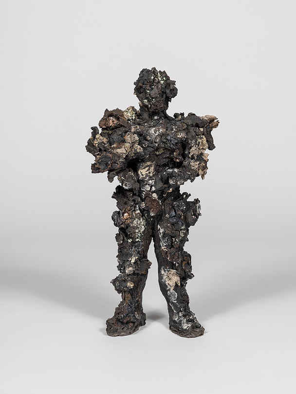 윤정의, 무제, 2022, 도자기, 소성한 유화물감, 41x19x14cm, photo by. CJYART STUDIO(조준용)