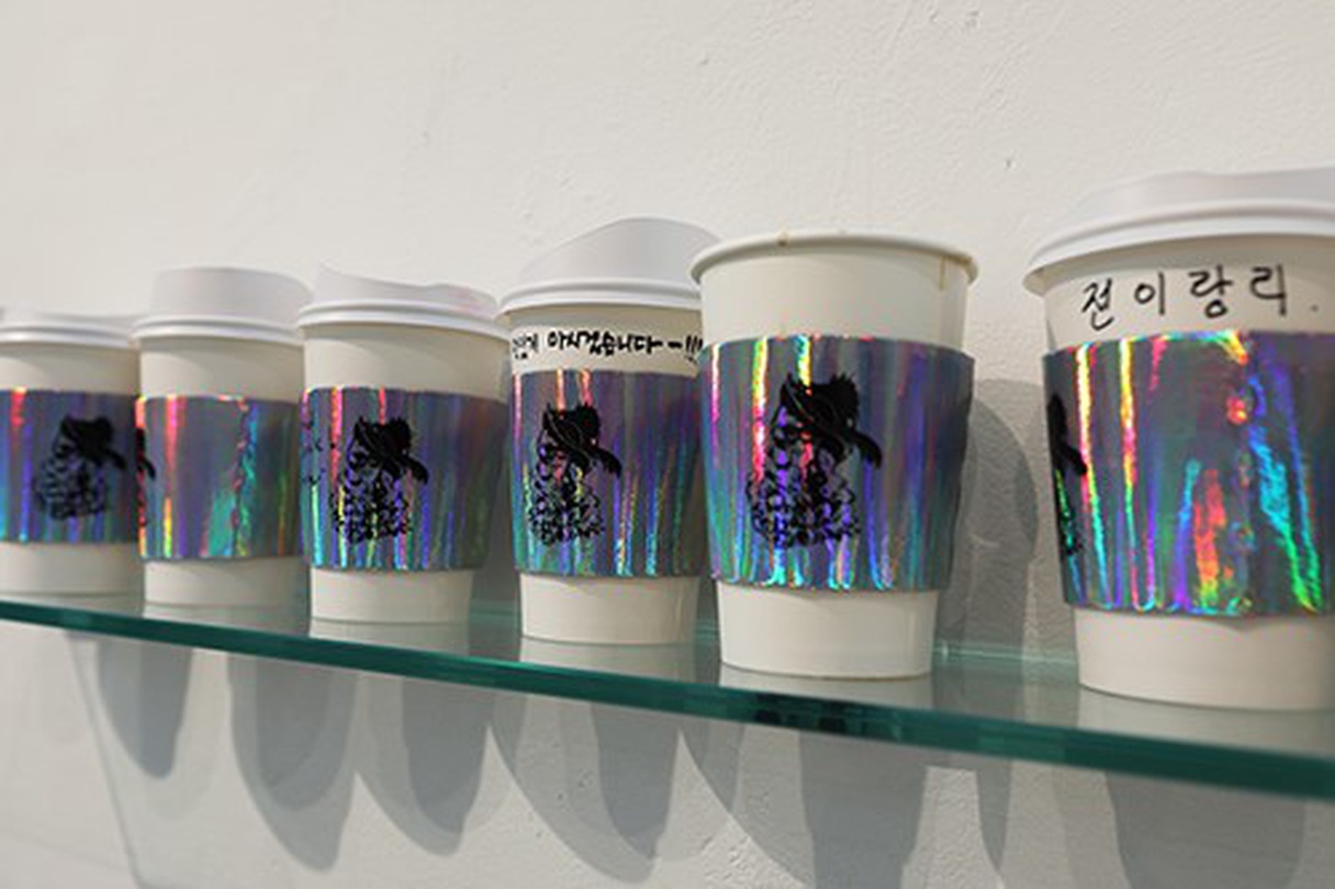 CAFÉ 05210526 _퍼포먼스 & 설치_가변크기_혼합 재료_2019 (CAFÉ DOS로 변형될 예정)