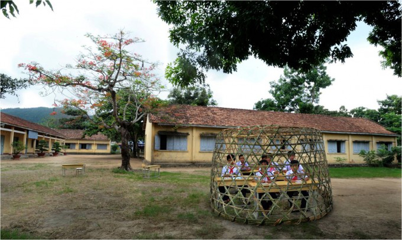 판 끄엉, Pupils, 인화지에프린트, 90 x 150cm, 2011