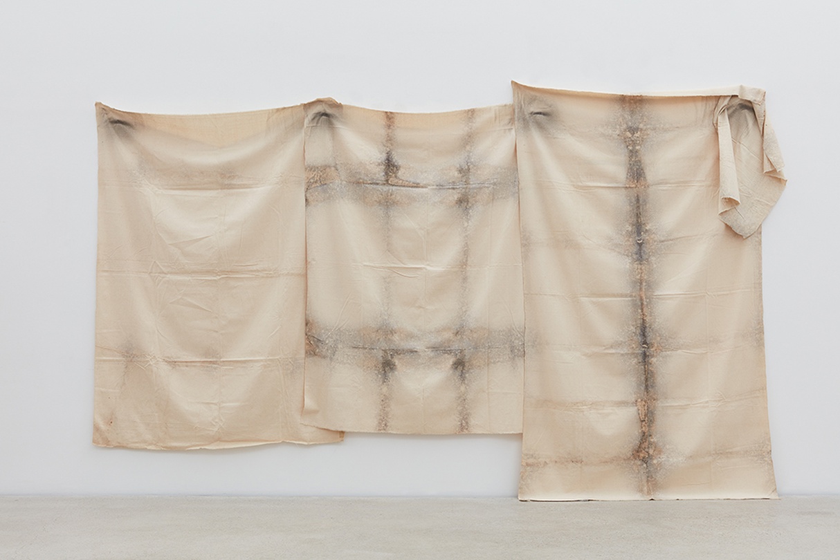 ‹평면 오브제›, 천에 에어브러쉬, 약 200×370cm, 1977 Plane Object, airbrush on cloth, 200×370cm (approx.), 1977