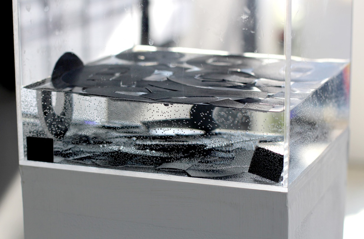 노수인, 수직과 수평_벽에 페인트, 잉크젯 프린트, 물_가변 설치_2017