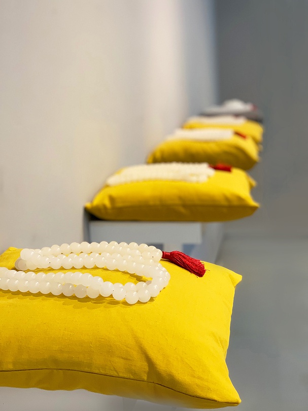 남겨진 문제들 Remained problems, 폐양초, 나일론 실, 가변설치, 2018