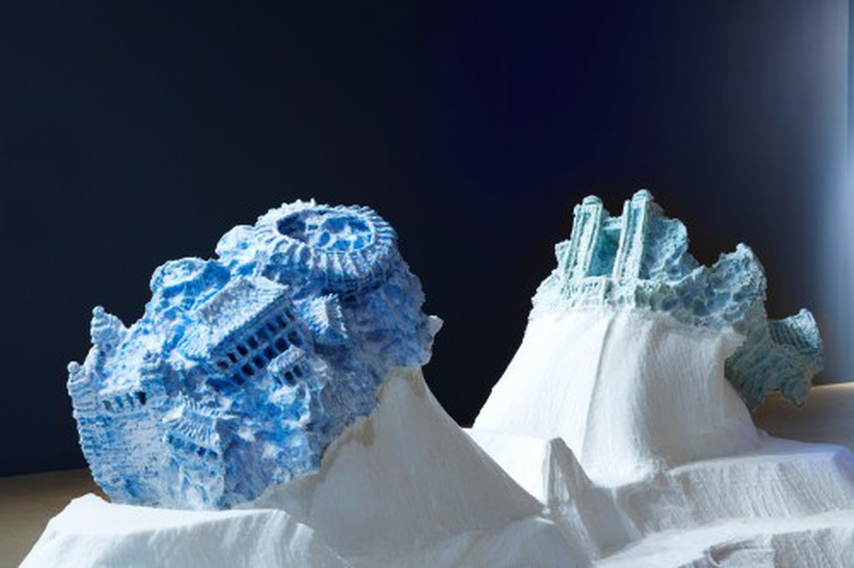 통일등고선 Contours of Unity, 2012-2015 Styrofoam, paraffin, sponge 158 x 740 x 470 cm