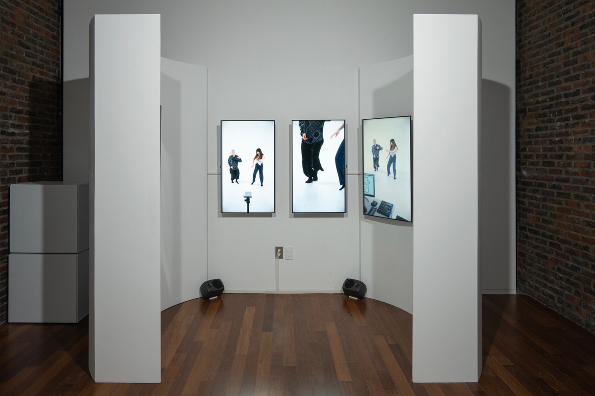 장진승, Datenprotokoll_Disco, 2023, 4 채널 비디오, 1사운드, 스피커, 가변크기