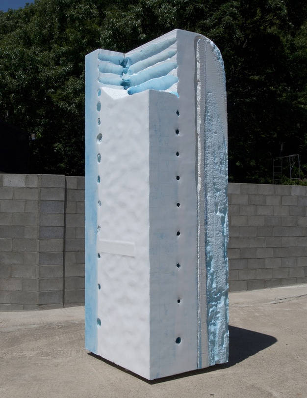 권현빈 분수의 꼭짓점, 하늘 그리고 기타등등 (1) 2018 스티로폼, 레진, 핸디코트, 안료, 유화 90x120x316cm